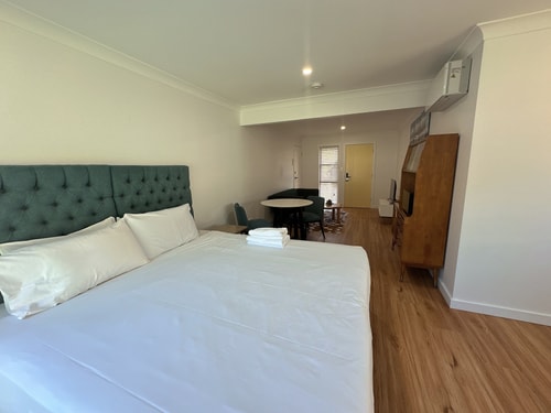 Spacious Homelike King Studio Retreat in Roseville 3 Serain Residences