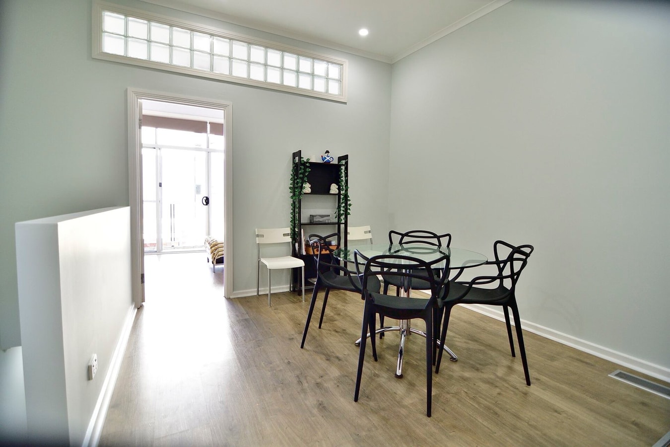 3BR Townhouse in Heart of Adelaide with Parking 3 Serain Residences