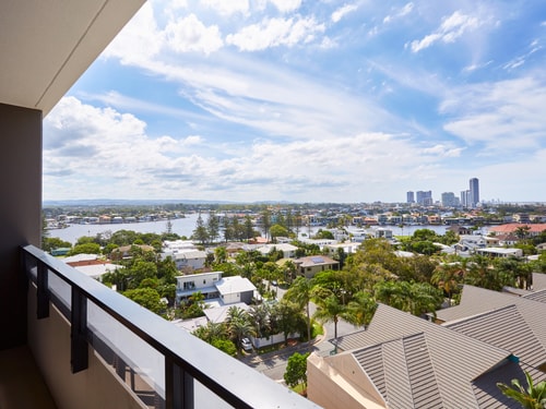 Comfy 2BR Apartment Central Surfers w/Parking 9 Serain Residences