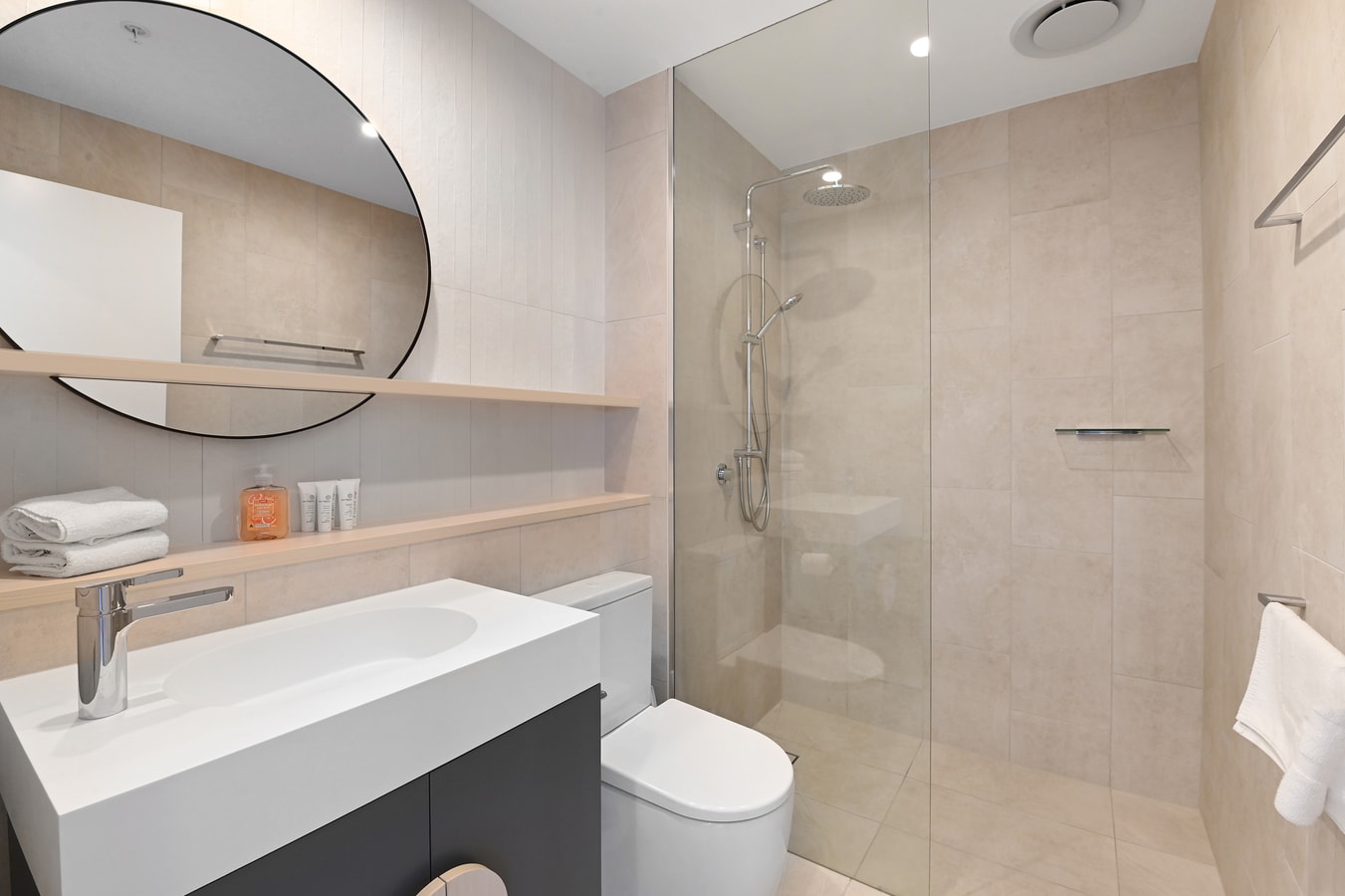 High Rise Ocean View 2BR with Parking By Casino 14 Serain Residences