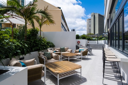 Comfy 2BR Apartment Central Surfers w/Parking 13 Serain Residences