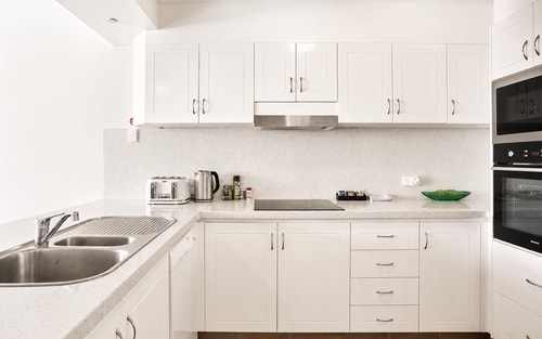 Crown Towers Stunning 1Bedroom Apt 3-min to Beach 18 Serain Residences