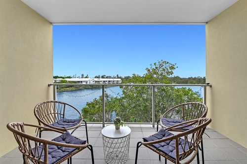 Water View Modern Three-level Townhouse in Carrara 9 Serain Residences