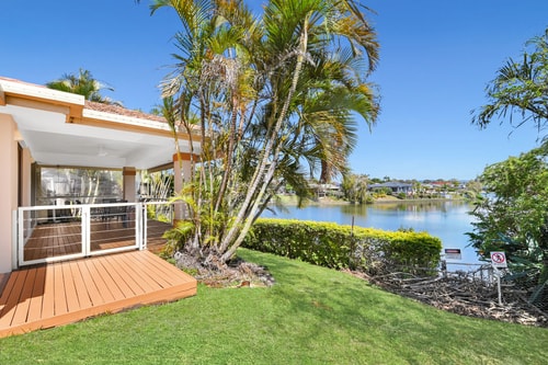 Relaxing 4BR Robina Escape with Parking & Pool 19 Serain Residences
