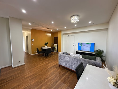 Cozy 2-Bedroom Apt 6 minutes to Paramatta Train 4 Serain Residences