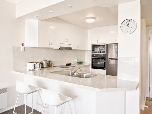 Crown Towers Stunning 1Bedroom Apt 3-min to Beach 19 Serain Residences