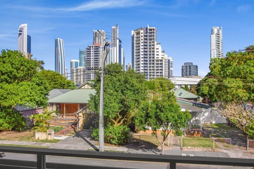 Exquisite and Stylish Villa in Surfers Paradise 16 Serain Residences