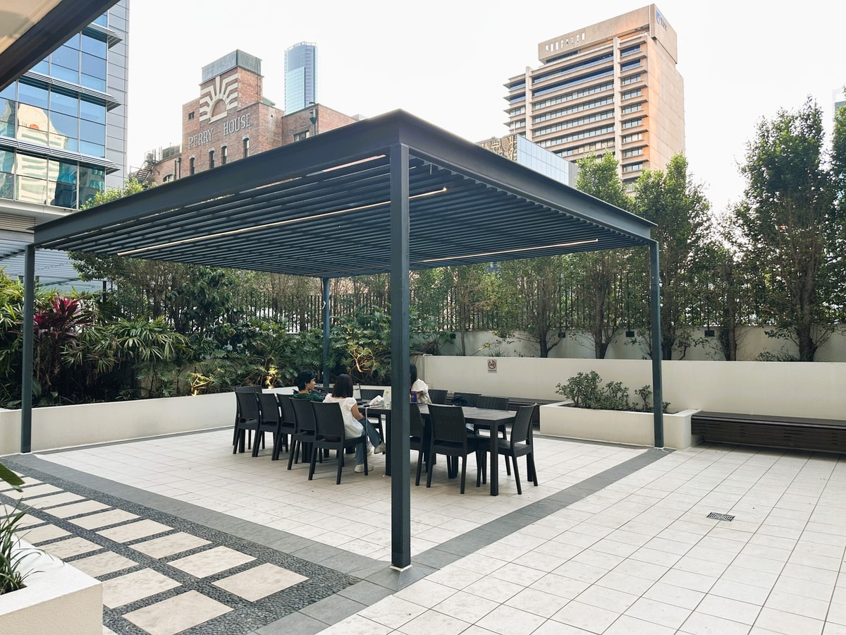 Modern CBD 2 Bedroom Apartment with Free Parking 12 Serain Residences