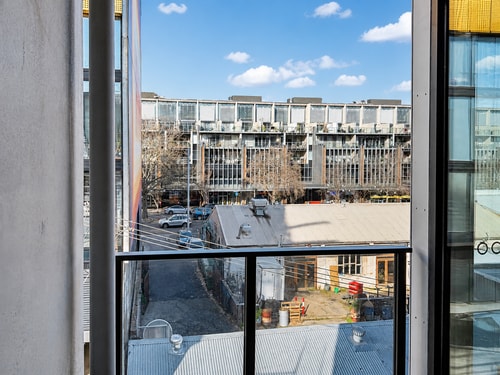 Vibrant 1BR Stay in Braddon | Parking | Near Tram 3 Serain Residences