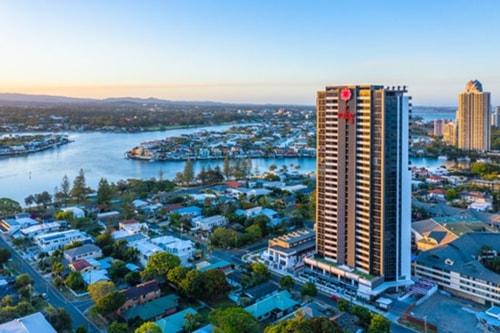 Comfy 2BR Apartment Central Surfers w/Parking 11 Serain Residences