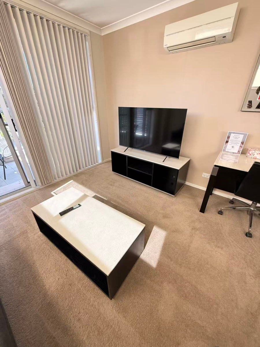 1BR Braddon Stay | Short Stroll to City | Parking 6 Serain Residences