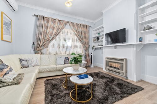 Stylish 3BR Retreat | Walk to Shops & 12min to CBD 0 Serain Residences