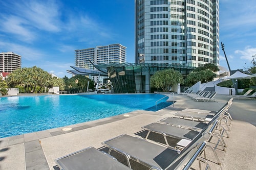 High-Rise City View 3BDR Apartment with Parking 18 Serain Residences