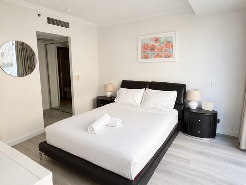 Crown Towers Stunning 1Bedroom Apt 3-min to Beach 22 Serain Residences