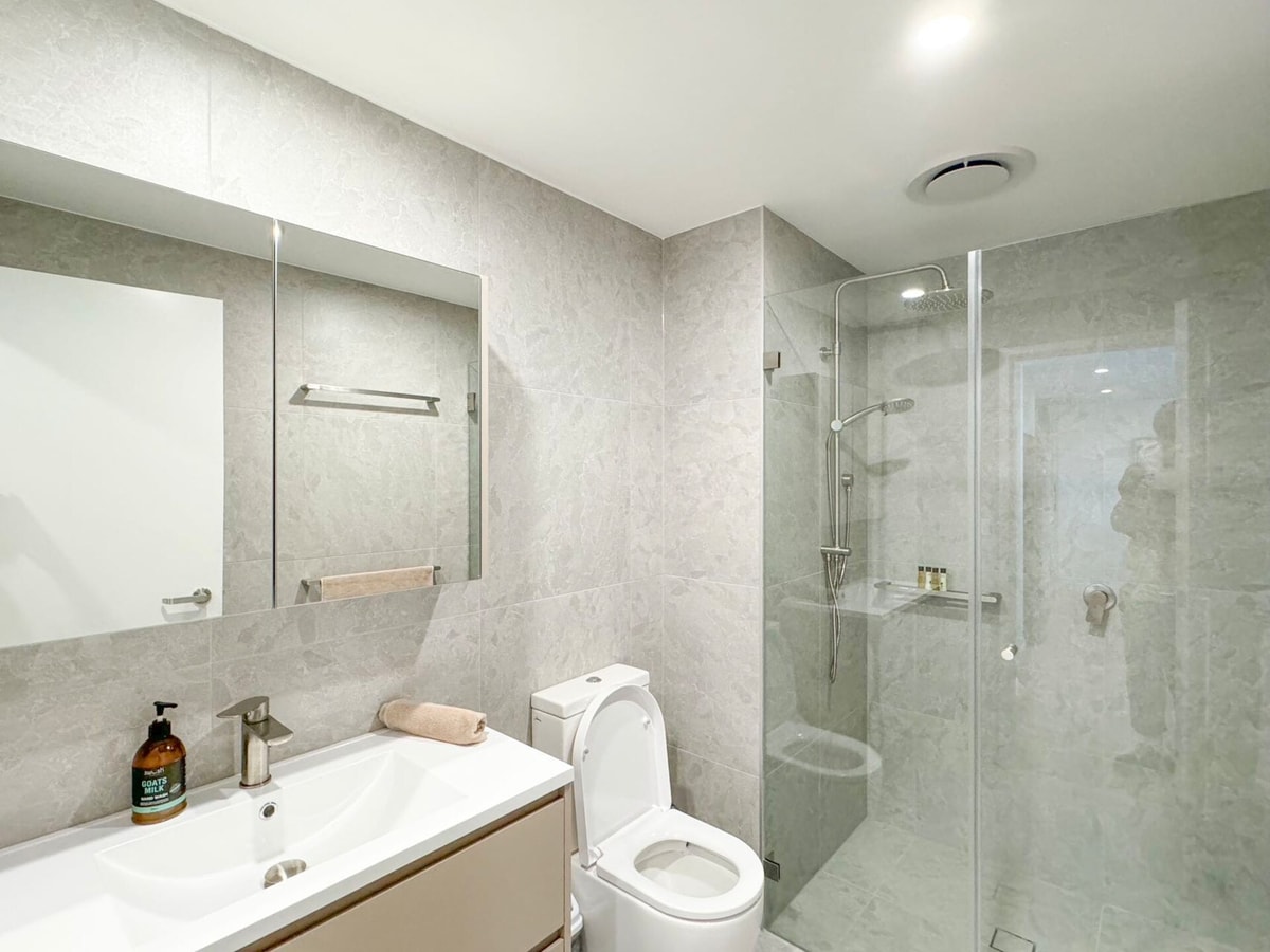 Modern One-bedroom in Phillip with Parking 5 Serain Residences