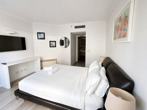 Crown Towers Stunning 1Bedroom Apt 3-min to Beach 15 Serain Residences
