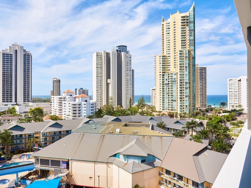 Comfy 2BR Apartment Central Surfers w/Parking 10 Serain Residences