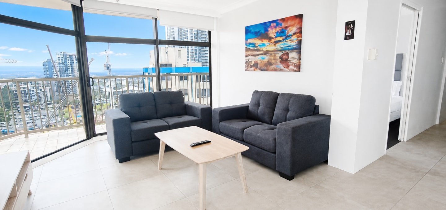 Beachside Heart @Surfers 2BR Parking & 2 Min Tram 5 Serain Residences