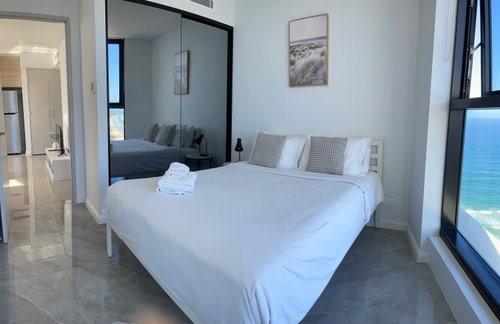 Beachside Level 40 1-Bedroom Apt at the Ocean 8 Serain Residences