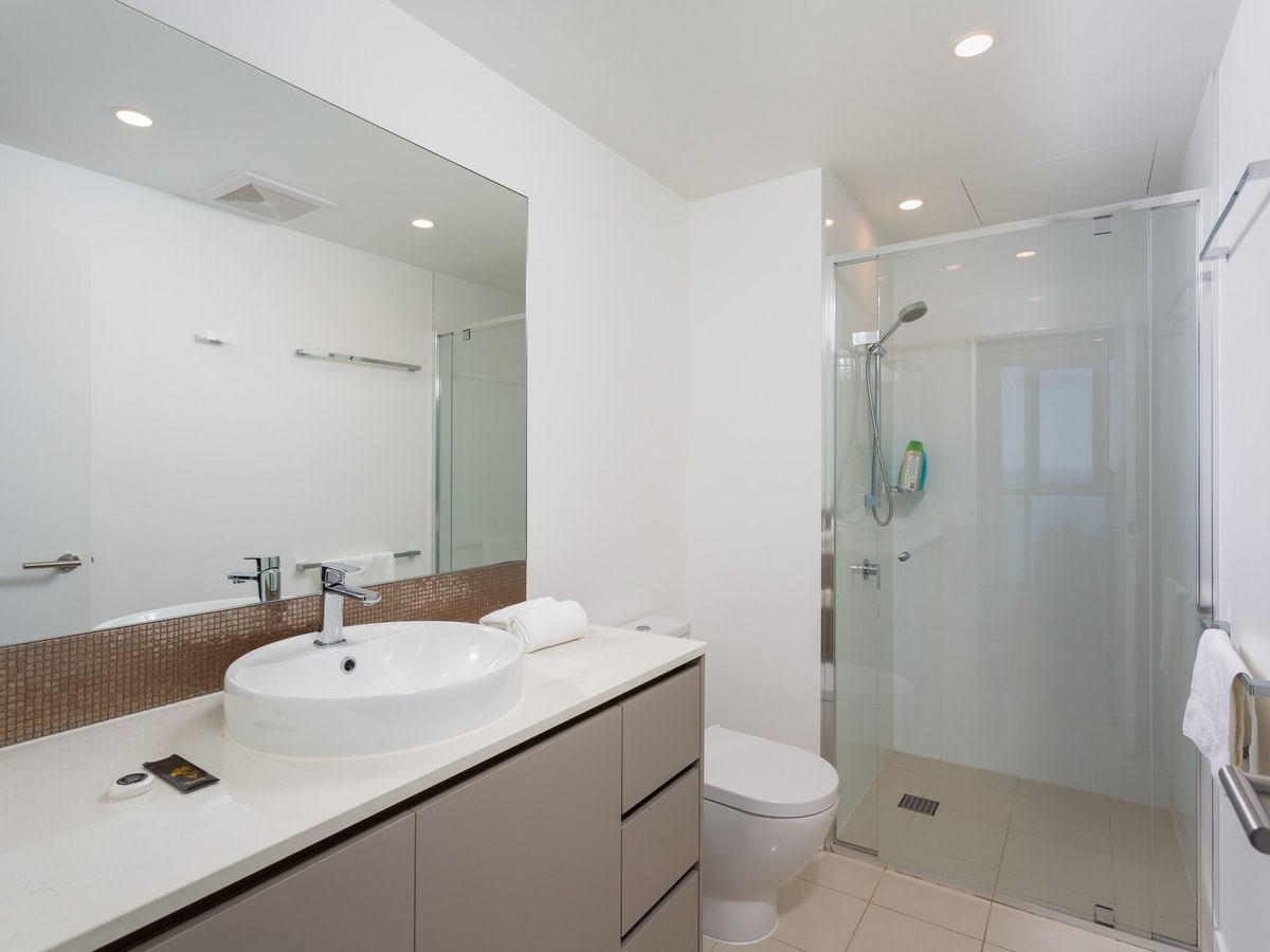 Sea Side Comfortable Apartment in Surfers Paradise 7 Serain Residences