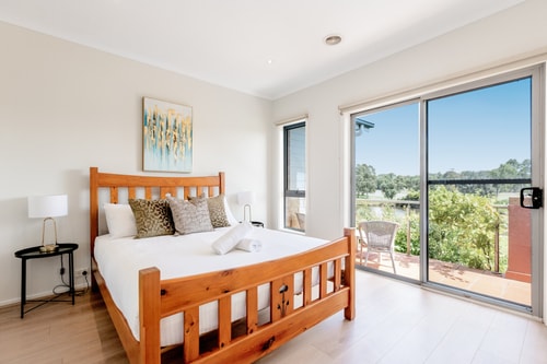 3 bedroom Townhouse next to River East Melbourne 9 Serain Residences