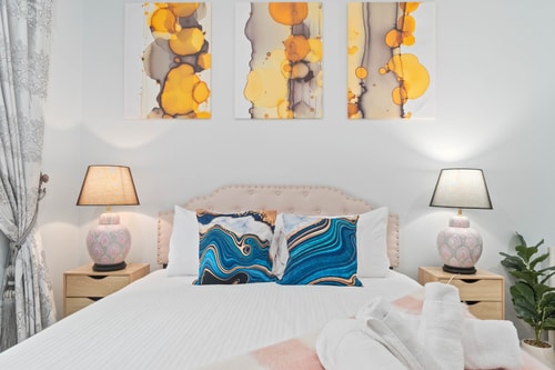Stylish 2BR Retreat | Walk to Shops & 12min to CBD 10 Serain Residences