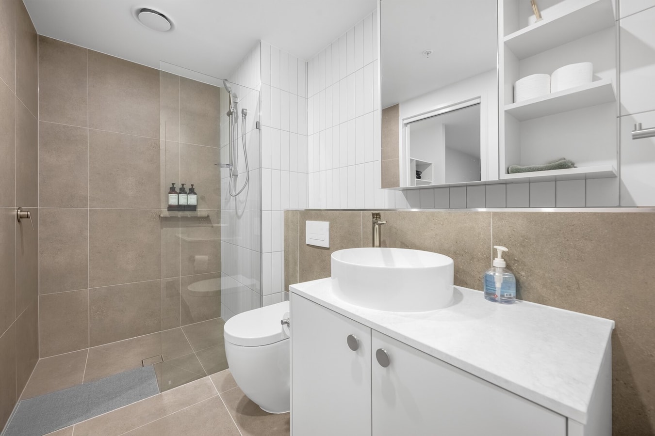 Brand New 1BDR Apartment NEXT to Woden Westfield 10 Serain Residences