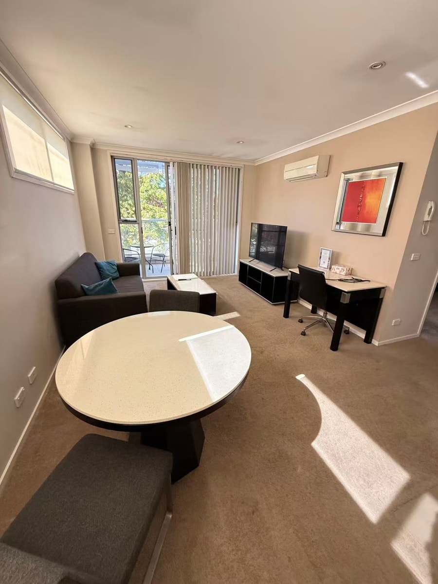 1BR Braddon Stay | Short Stroll to City | Parking 5 Serain Residences