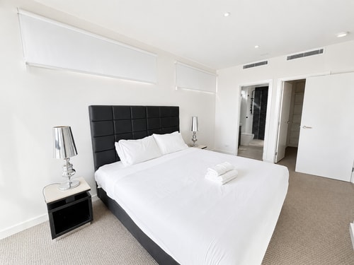 Heart of Southport 2BR | Near Tram & Pacific Fair 25 Serain Residences