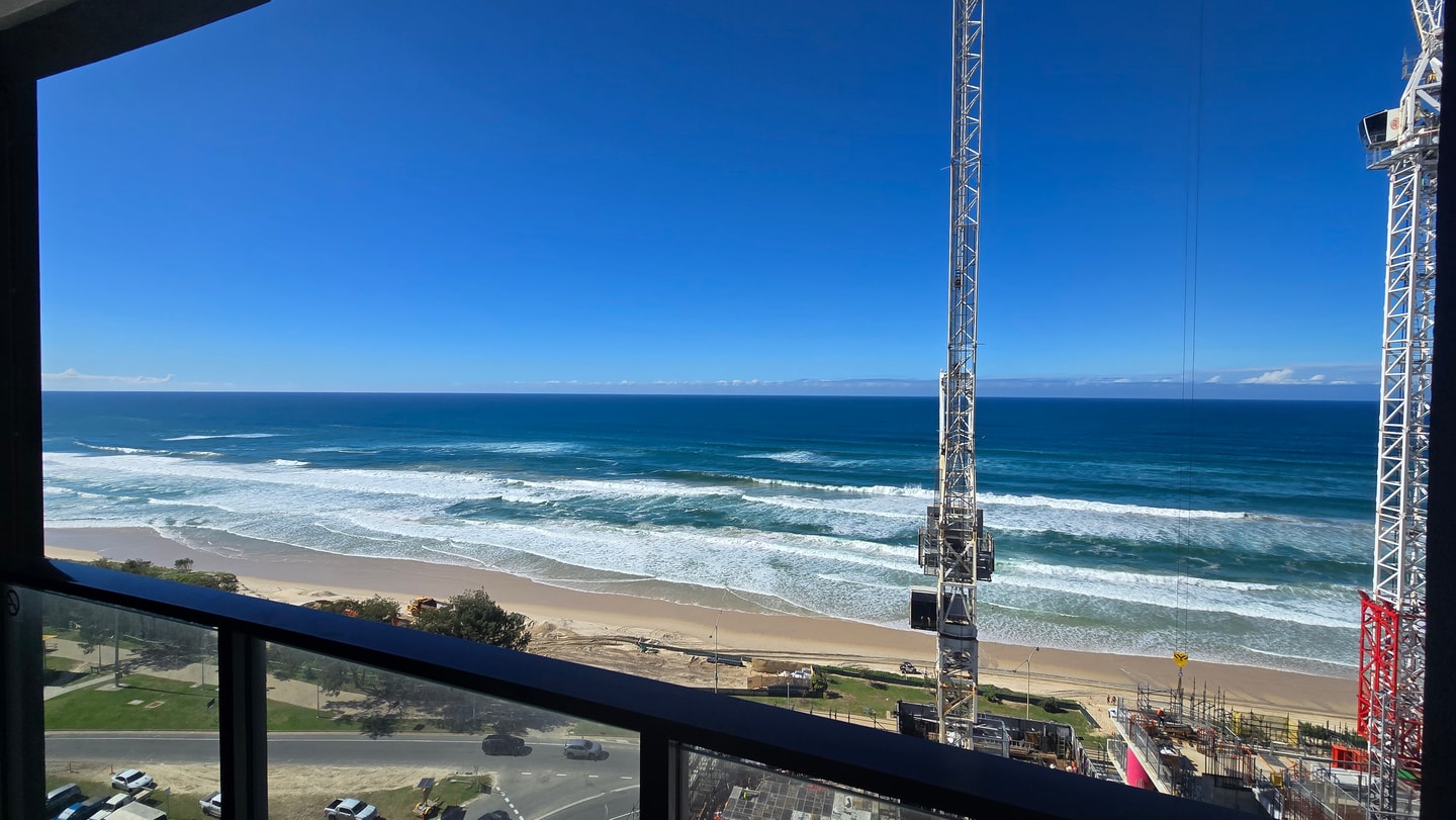 Sea Side Comfortable Apartment in Surfers Paradise 28 Serain Residences