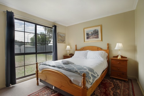 Three Bedroom Sweet Retreat in Coburg 3 Serain Residences