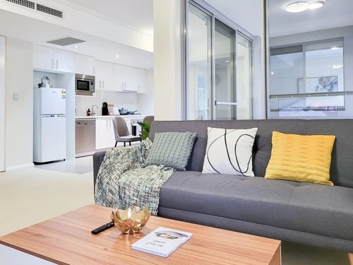 One bedroom Apartment walk to Gordon Train Station 2 Serain Residences