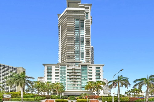 Ocean view 3 bedroom Apartment in Crown Surfers 30 Serain Residences