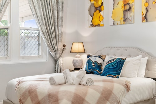 Stylish 2BR Retreat | Walk to Shops & 12min to CBD 0 Serain Residences