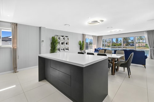 Spacious 4-Bedroom Riverside Home Surfers Paradise 18 Serain Residences