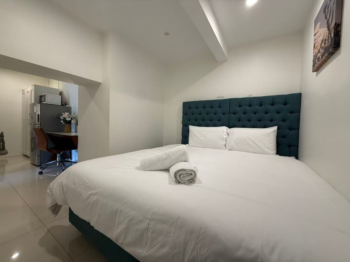 Comfortable Private Room 12 Mins to Train & Metro 6 Serain Residences