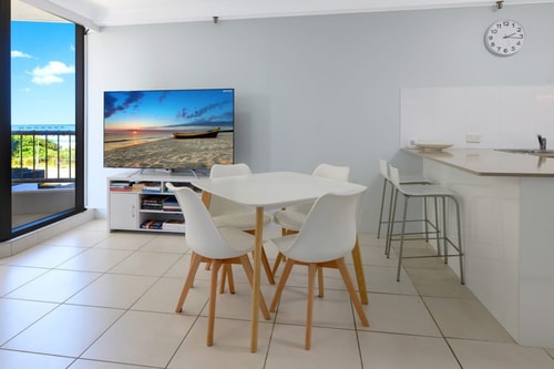 Beachside 1 Bedroom OceanView Apartment Broadbeach 4 Serain Residences