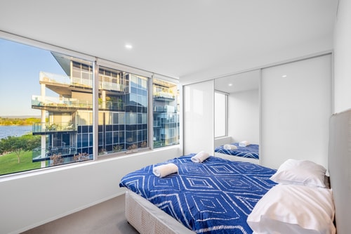 Lakefront Modern 2 BDR Apt with 2 Parking Kingston 1 Serain Residences