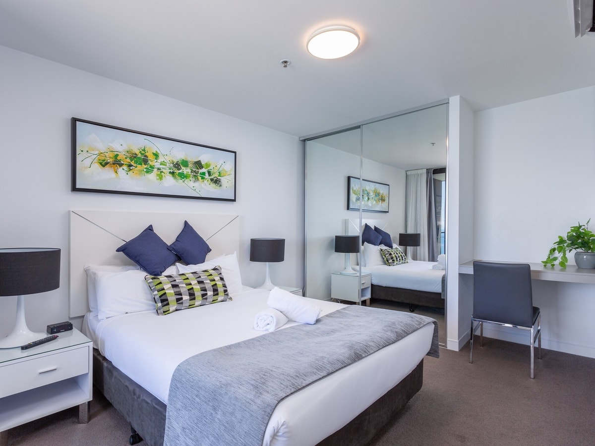 Sea Side Comfortable Apartment in Surfers Paradise 5 Serain Residences