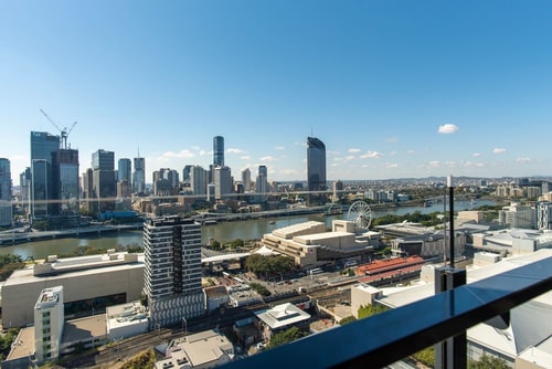 Riverview High level 1bedroom unit with Parking 1 Serain Residences