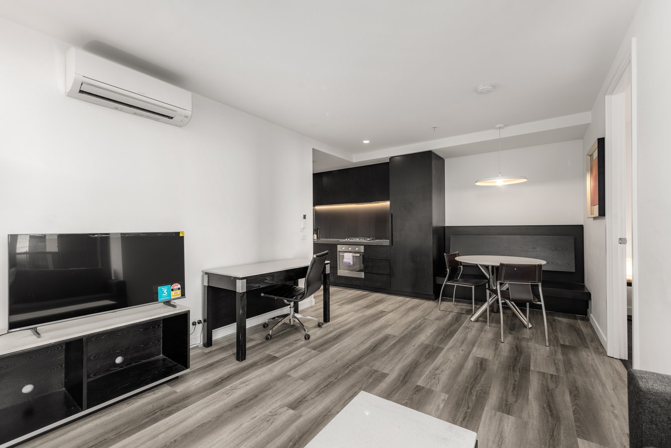 City View 2 bedroom Apt in the Heart of Melbourne 5 Serain Residences