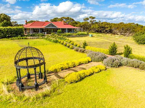 Condor Estate Spacious with Vineyard & Fireplace 4 Serain Residences