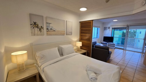 Comfy 1BR + Free Parking |  Stroll to Parklands 2 Serain Residences