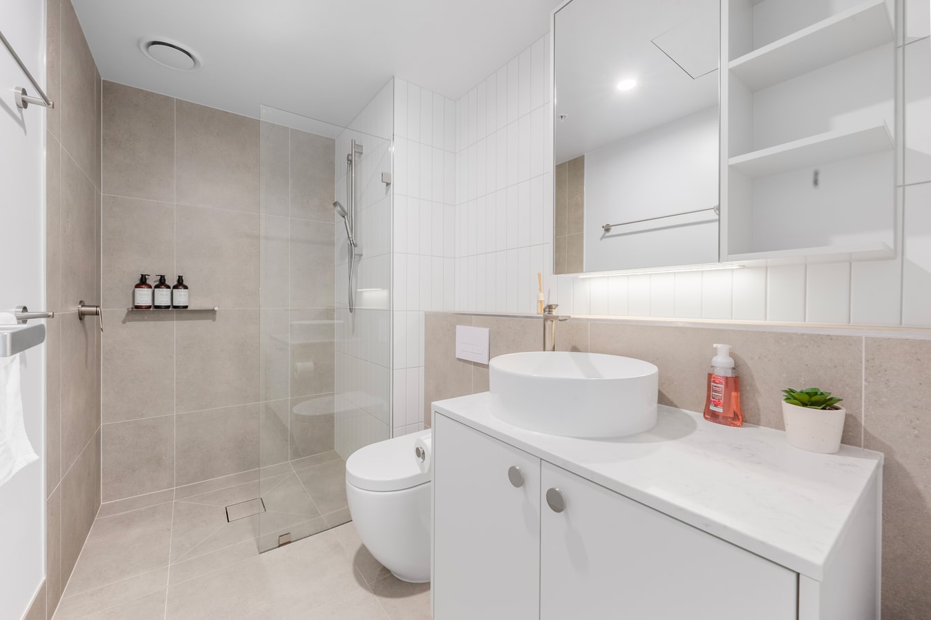 Modern & Cozy 1-Bedroom Apartment in Phillip 4 Serain Residences