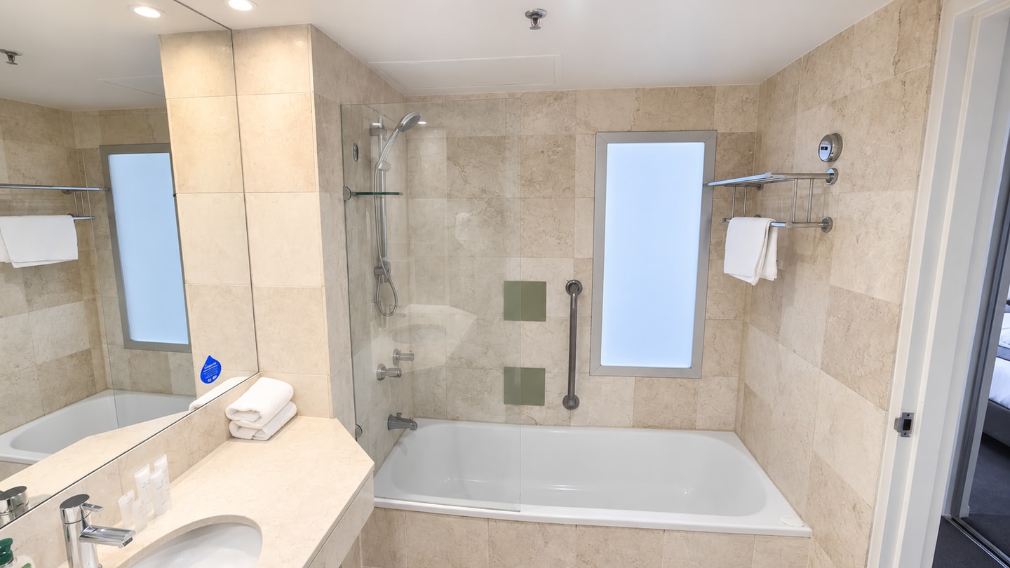 Cozy 2 Beds Hotel Room丨Beachside丨Max 4 guests 3 Serain Residences