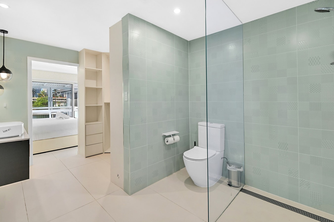 Spacious 4-Bedroom Riverside Home Surfers Paradise 19 Serain Residences