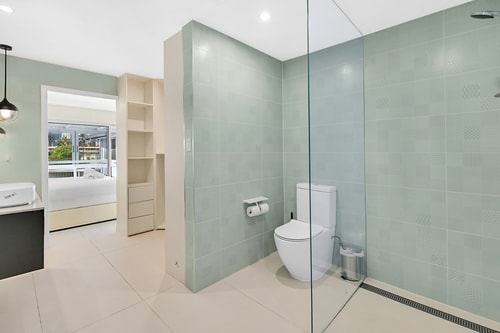 Spacious 4-Bedroom Riverside Home Surfers Paradise 19 Serain Residences