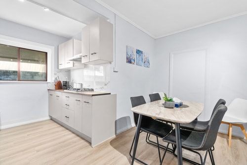 Stylish 3BR Retreat | Walk to Shops & 12min to CBD 14 Serain Residences