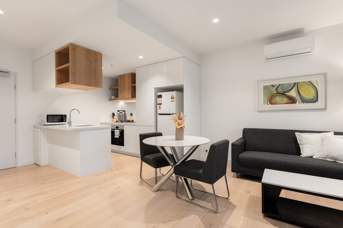 One-bedroom Modern Apartment in South Melbourne 2 Serain Residences