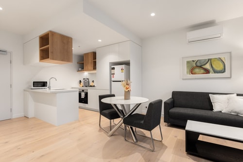 One-bedroom Modern Apartment in South Melbourne 2 Serain Residences